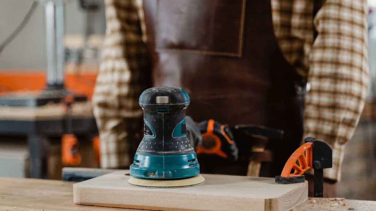 Schleifmaschine für Holz: Welcher Typ passt zur Aufgabe?